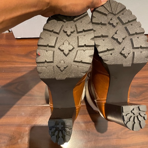 JustFab Shandee Sherpa Heeled Cognac Boots 8.5 - Picture 12 of 12